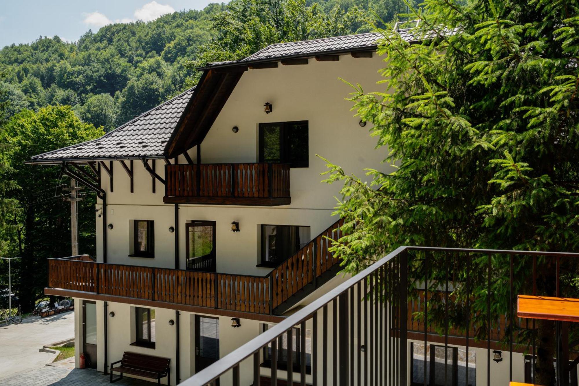 Poiana Mucenicului Hotell Arefu Exteriör bild