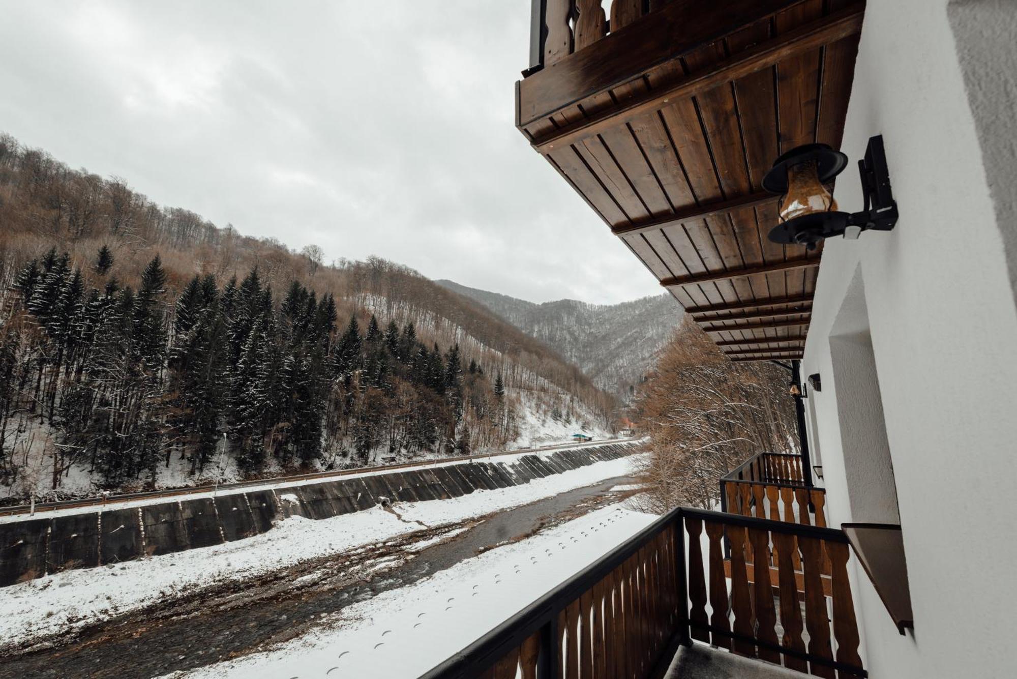 Poiana Mucenicului Hotell Arefu Exteriör bild