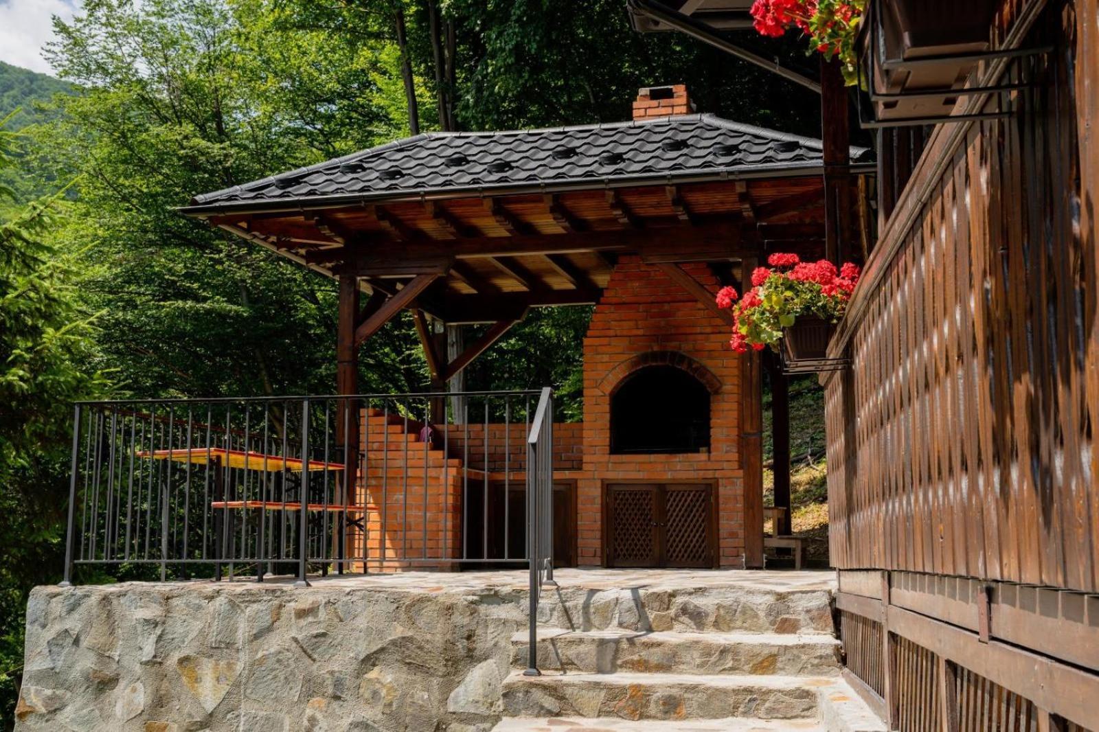 Poiana Mucenicului Hotell Arefu Exteriör bild
